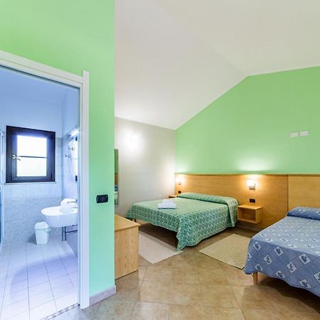 Agriturismo Is Cortillaris Cabras Luaran gambar