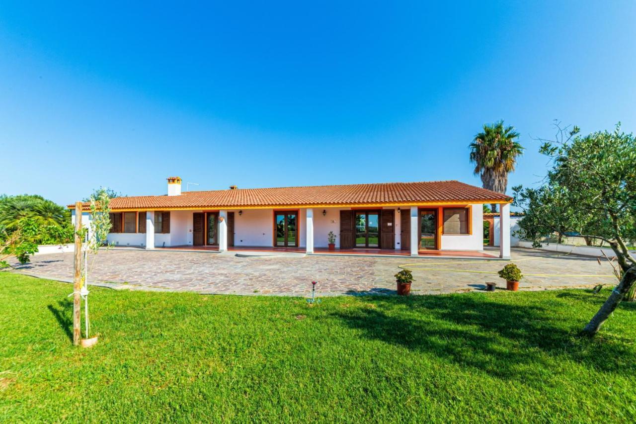 Agriturismo Is Cortillaris Cabras Luaran gambar