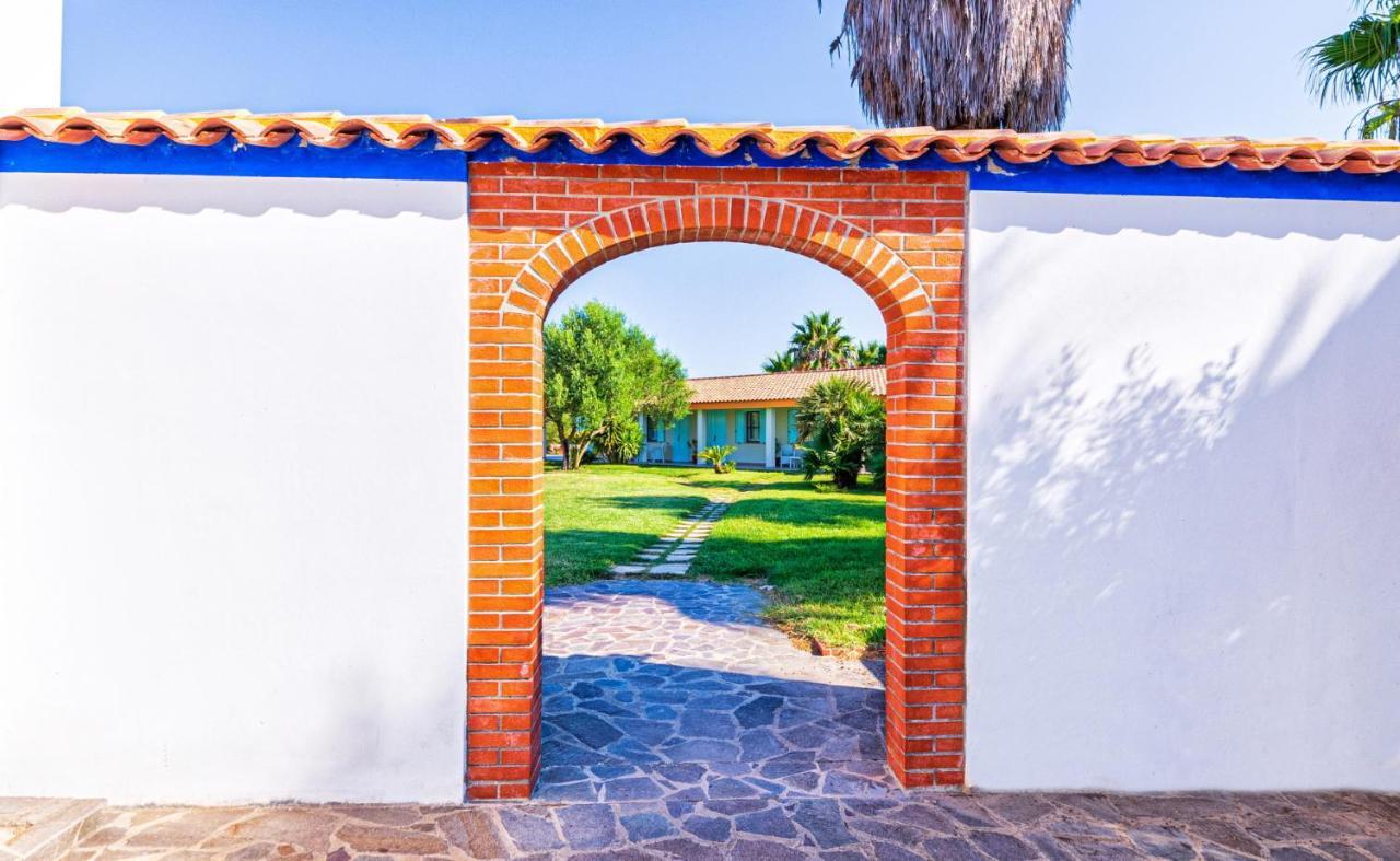 Agriturismo Is Cortillaris Cabras Luaran gambar