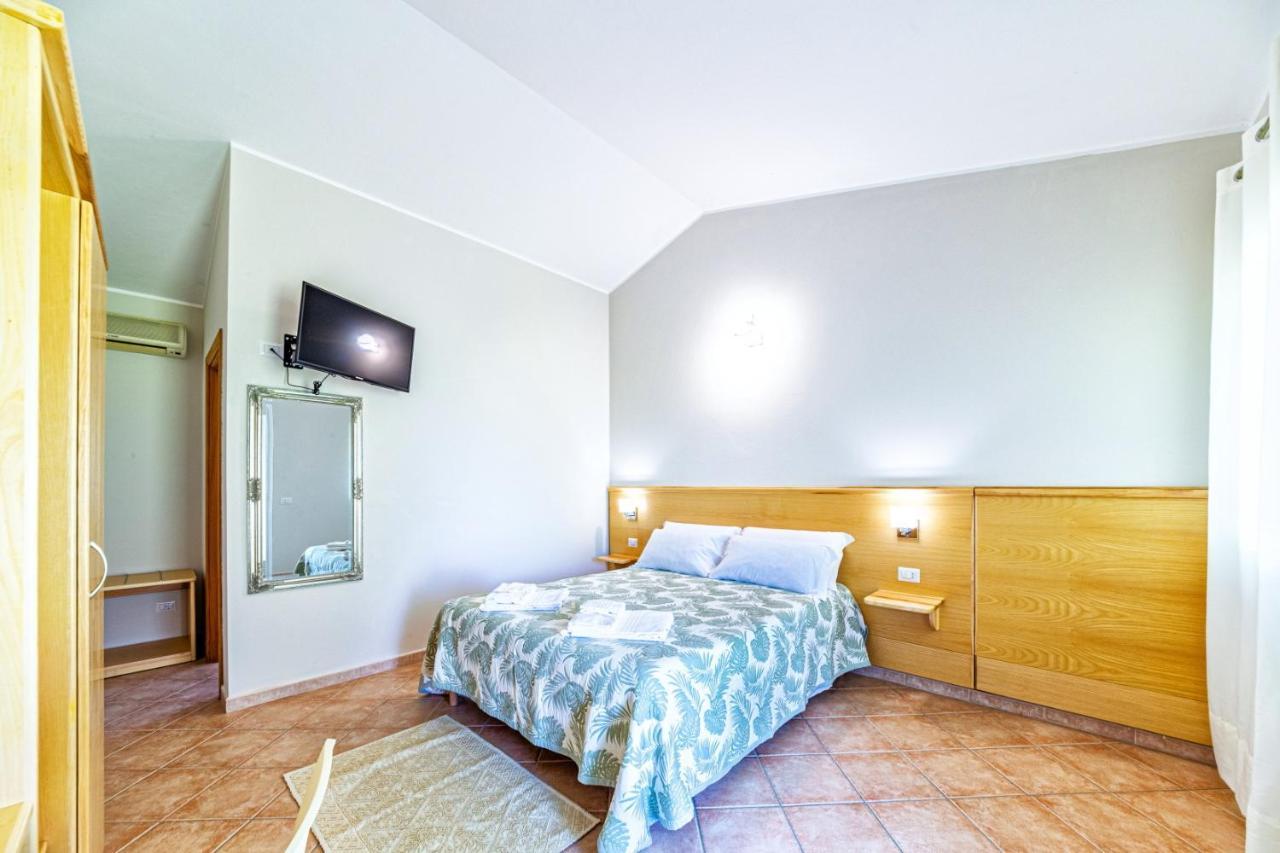 Agriturismo Is Cortillaris Cabras Luaran gambar