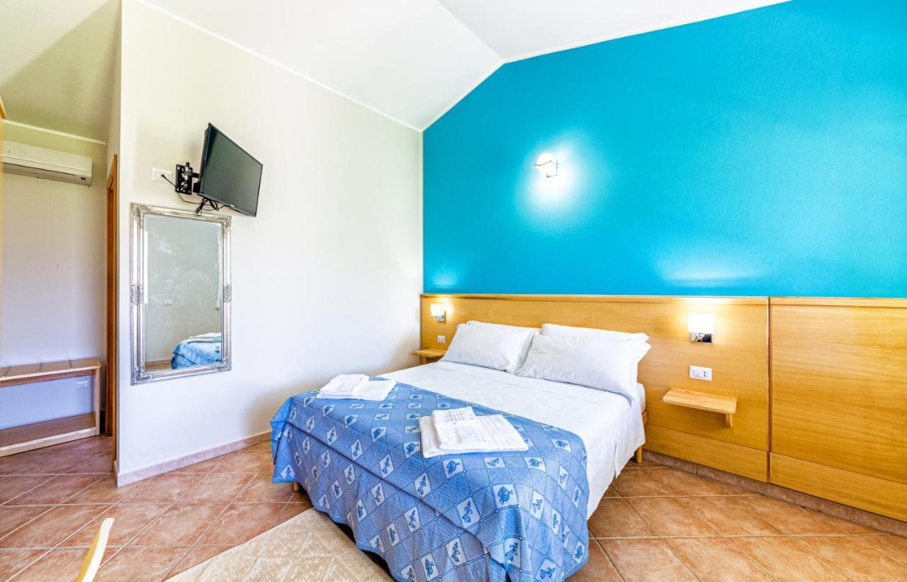 Agriturismo Is Cortillaris Cabras Luaran gambar