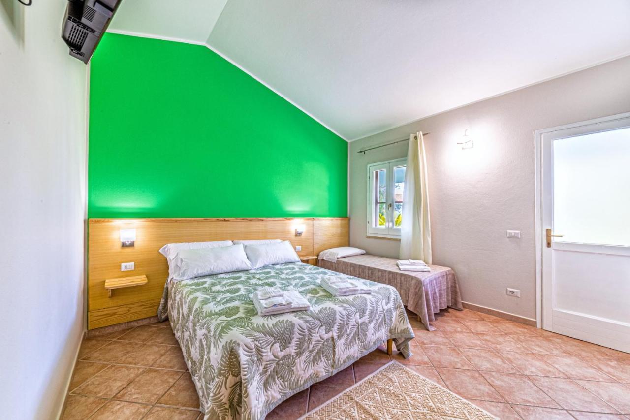 Agriturismo Is Cortillaris Cabras Luaran gambar