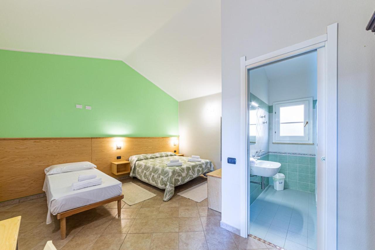 Agriturismo Is Cortillaris Cabras Luaran gambar