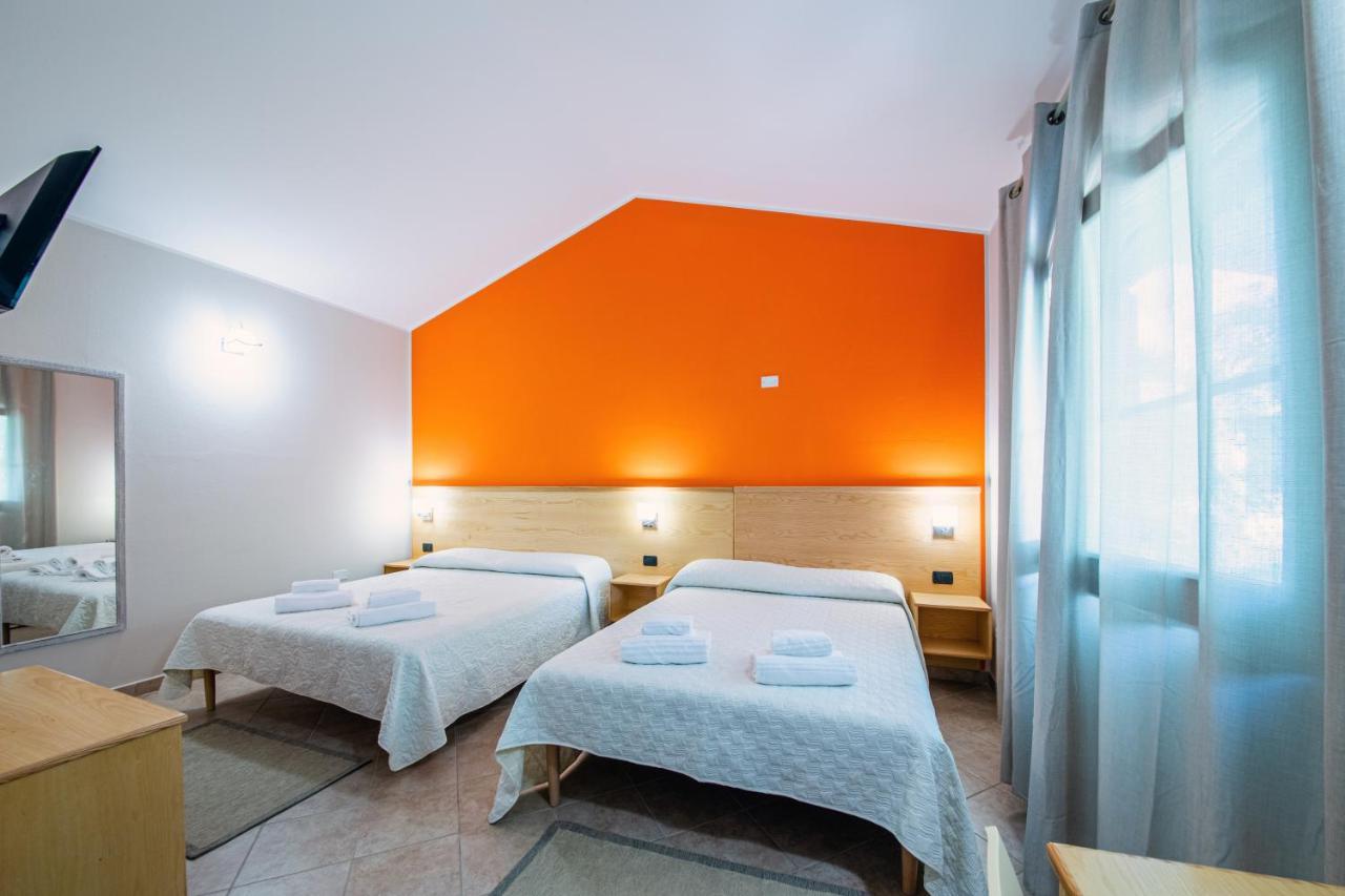 Agriturismo Is Cortillaris Cabras Luaran gambar